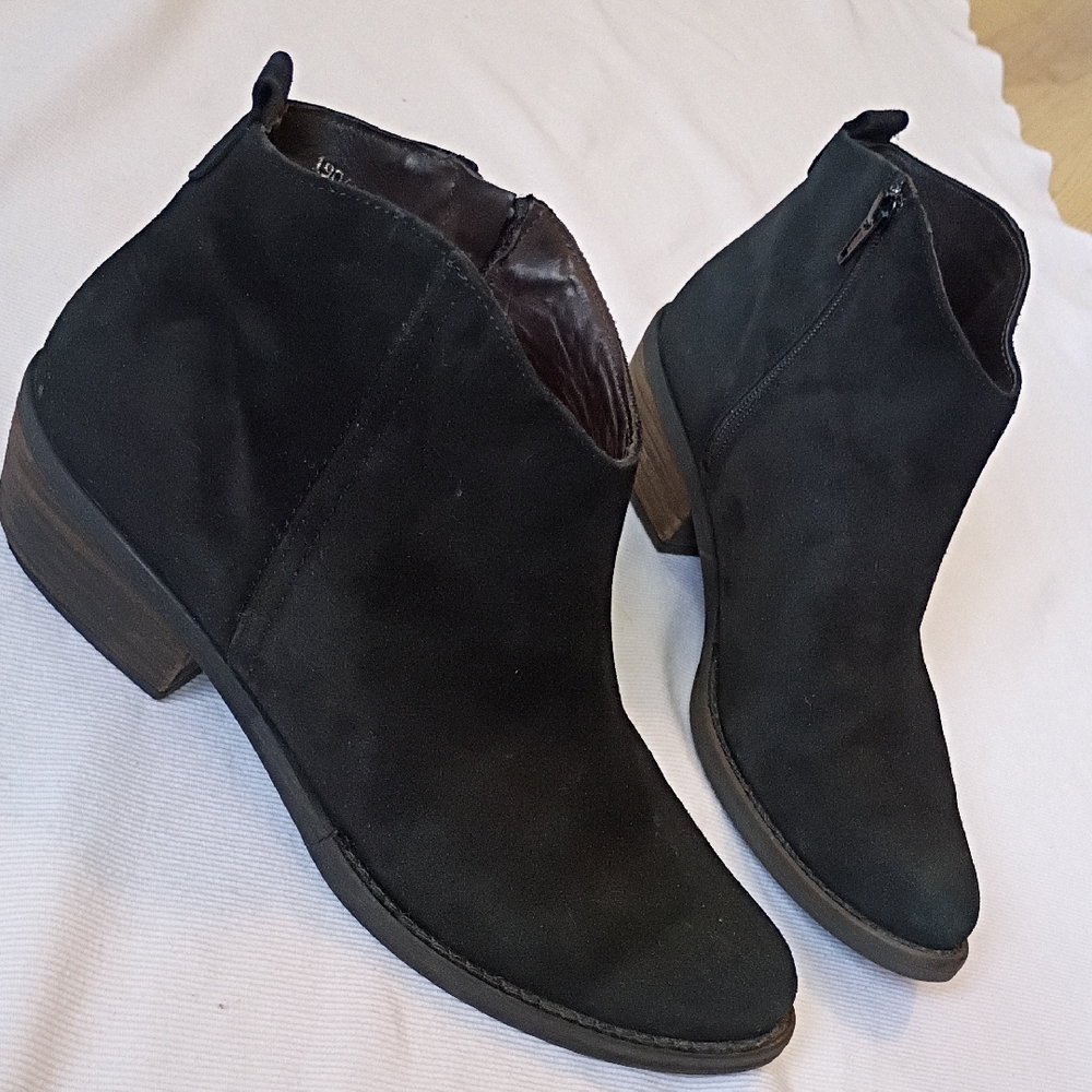 Marroqui Sanchez Black Suede Ankle Boot